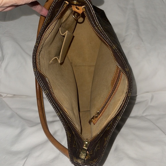 Louis Vuitton Looping Bag - Picture 8 of 17